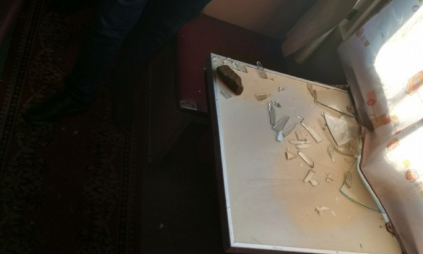 Неизвестные разбили стекло в поезде Одесса-Запорожье на ходу 