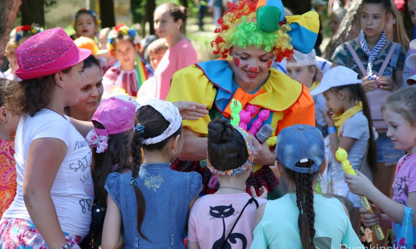 Детей в парке Савицкого развлекали сотрудники экстренных служб и не только