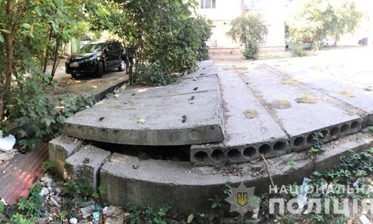 В Одессе нашли спрятанный недалеко от школы и аэропорта «калаш»
