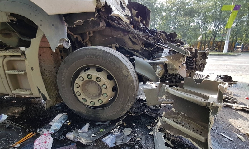 В Одессе столкнулись два грузовика: погиб водитель одного из них