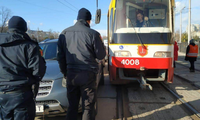 Вчера в Одессе автохам остановил движение трамваев на 5-ом маршруте