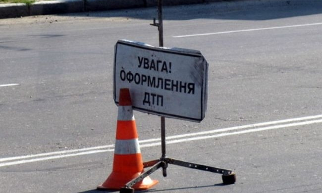 На Старокиевском шоссе иномарка оказалась в кювете, водитель погиб на месте 