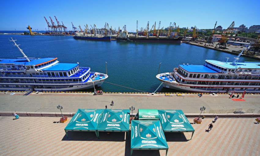 Редкий случай: два систершипа в Одесском порту