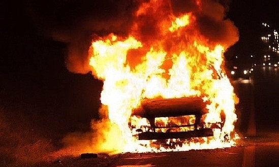 Ночью в одессе горел автомобиль (ФОТО)