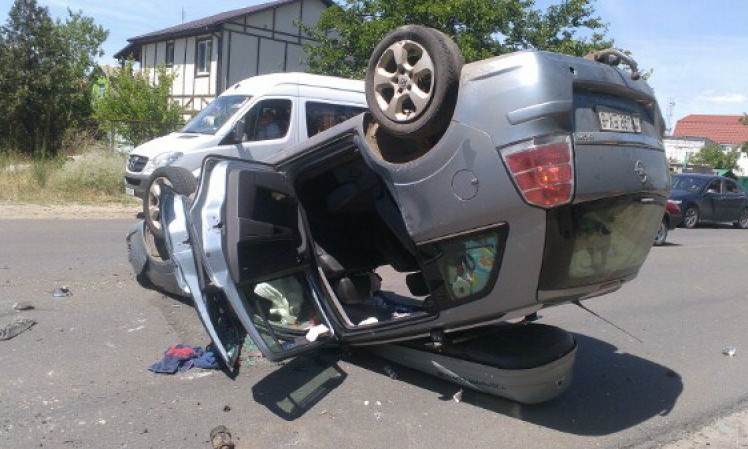 Сокрушительная авария в Затоке: одна из машин перевернулась, есть пострадавшие