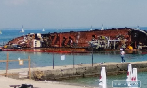 Кораблекрушение танкера Delfi признали чрезвычайной ситуацией 