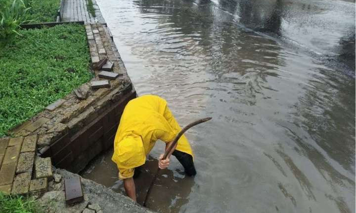 В Одессе потоп – коммунальщики не справляются с объемом осадков 