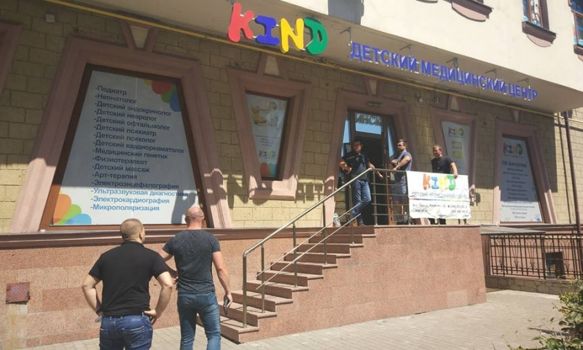 Детский медицинский центр Kind в Одессе пытаются захватить (ФОТО)