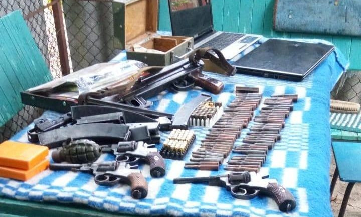 Пистолеты, автоматы, миномёты, снайперское оружие и сотни патронов хранил житель Беляевского района