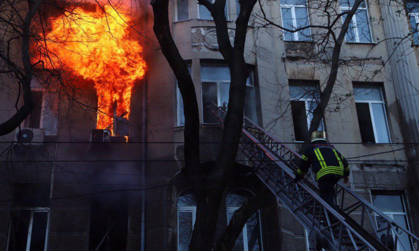 Масштабный пожар на Троицкой уничтожил три НИИ