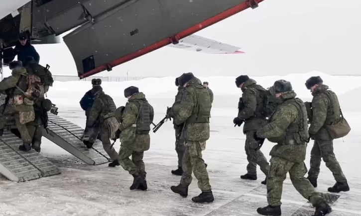 Силы ОДКБ начали массово покидать Казахстан