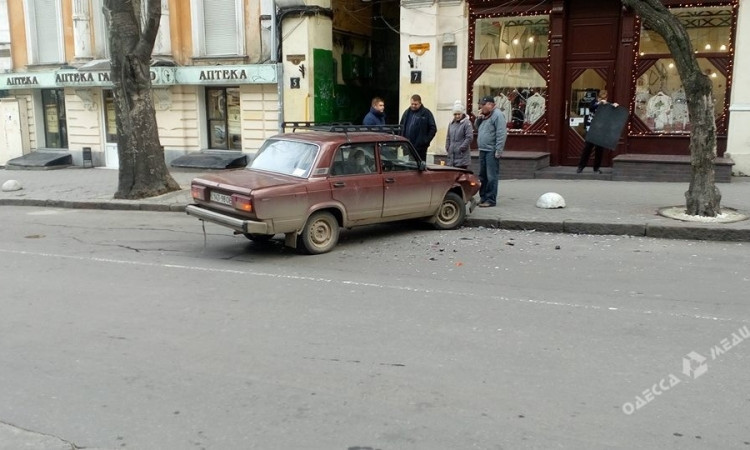 В центре Одессы столкнулись два автомобиля