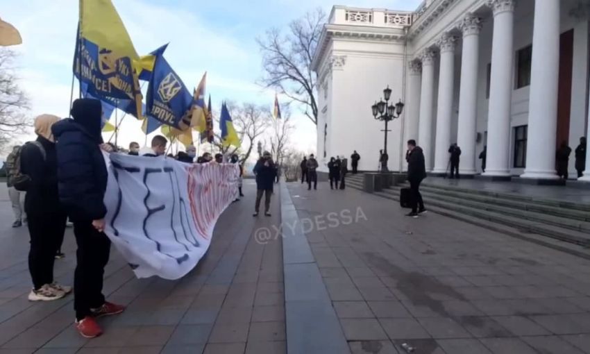 В Одессе прошёл митинг Нацкорпуса и поклонников Стерненко против назначения Сергея Щербича
