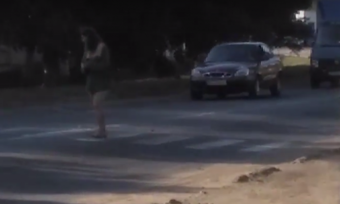 Необычная ситуация на дороге: в Овидиополе обнажённая женщина бросалась под колёса машин