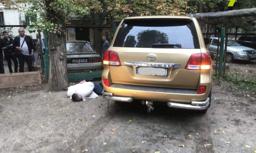 В Одессе владелец эвакуированного кроссовера избил охранника штрафплощадки (ФОТО)