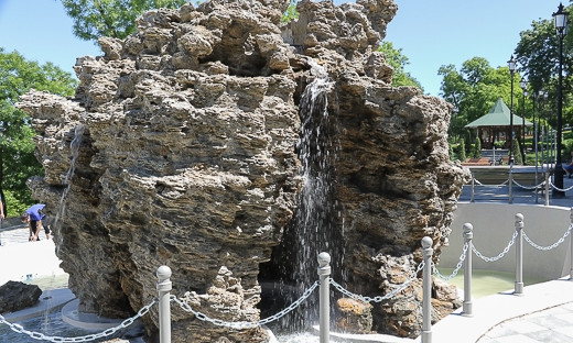 В Стамбульском парке снова не работает фонтан