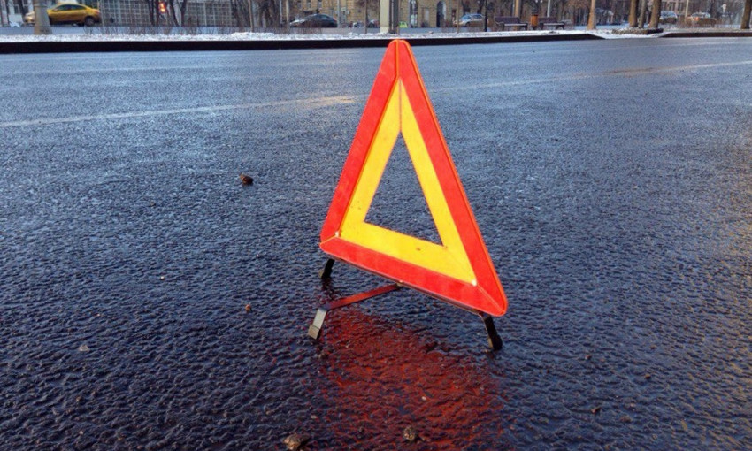 В Одессе Audi врезался в бетонный столб