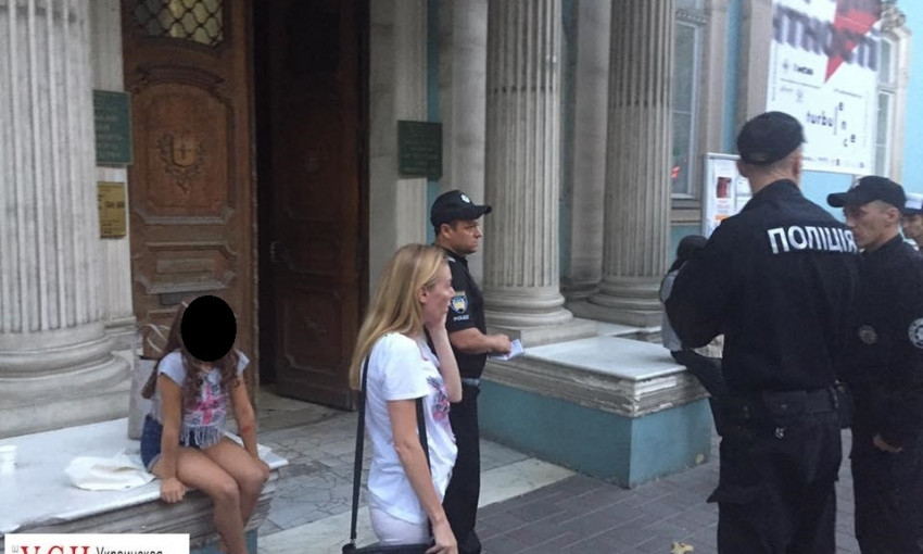 В центре Одессы женщина попыталась украсть маленькую девочку