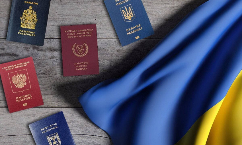 В Украине политикам и чиновникам запретили иметь двойное гражданство 