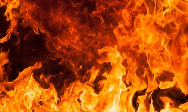 В Одессе крупный пожар – горит мебельный цех 
