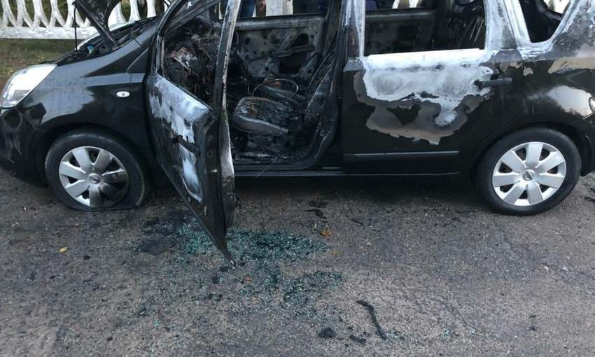 В Лиманском районе госрегистратору сожгли автомобиль (ФОТО)