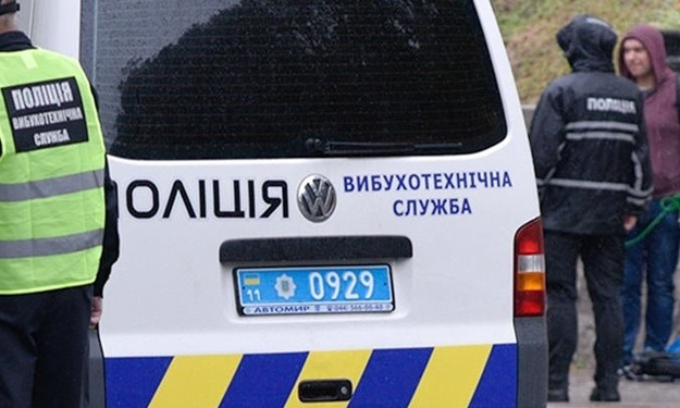 Суворовский район: взрывчатка выбила окно финучреждения