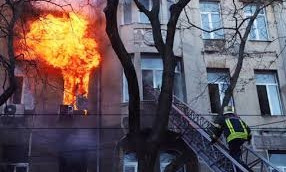 Пожар на Троицкой: пострадавших стало больше. В сети появилось видео страшных прыжков
