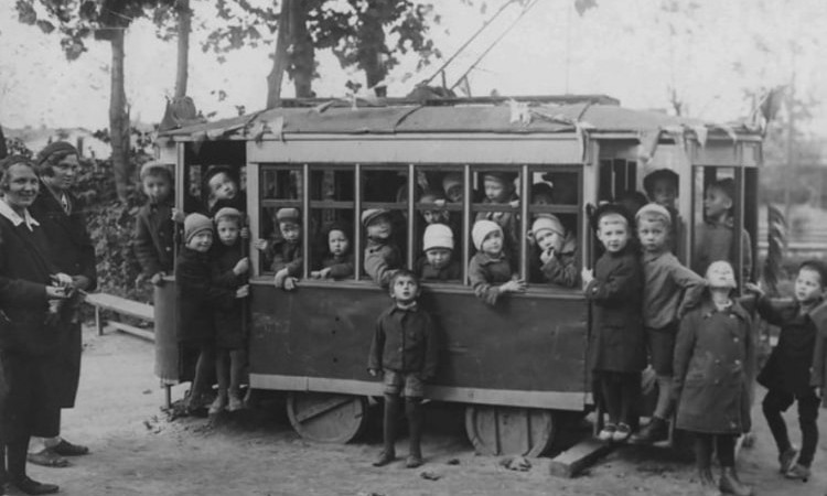 В середине XX века в Одессе колесил детский трамвайчик
