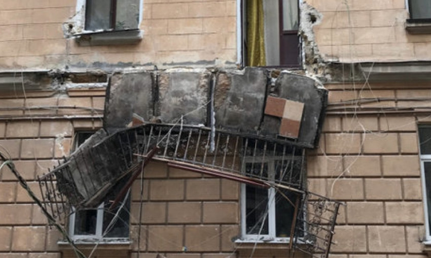 В Одессе упали балконы (ФОТО, ВИДЕО)