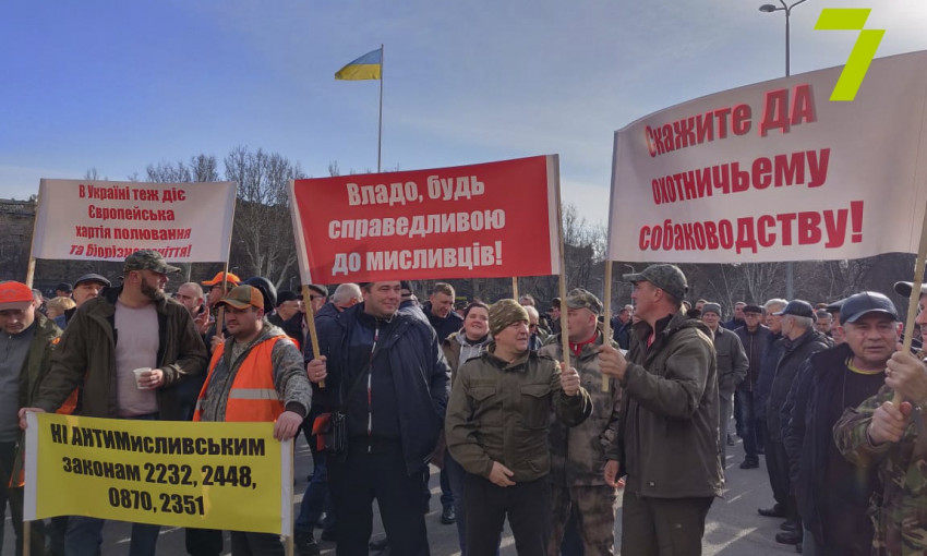 В Одессе проходит сразу три митинга 