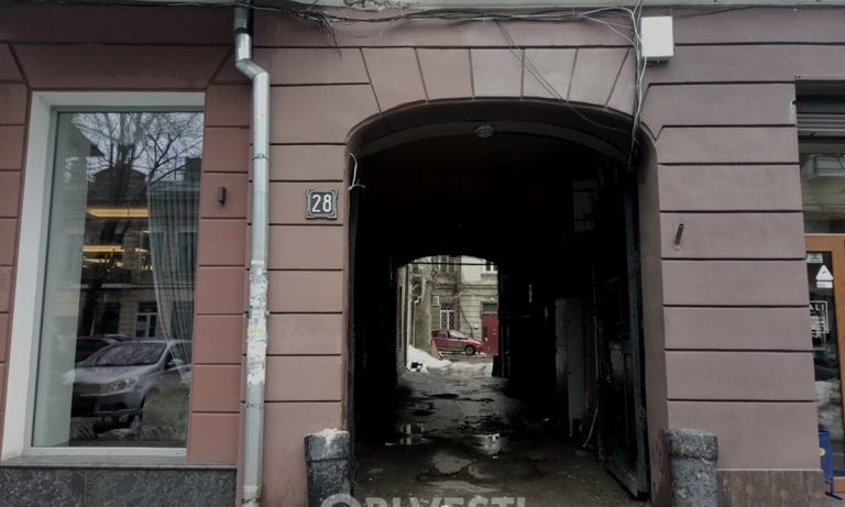 На одной из одесский улиц обломился кусок фасада (ФОТО)