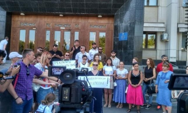 Под Одесской ОГА протестовали из-за претендента на пост губернатора области