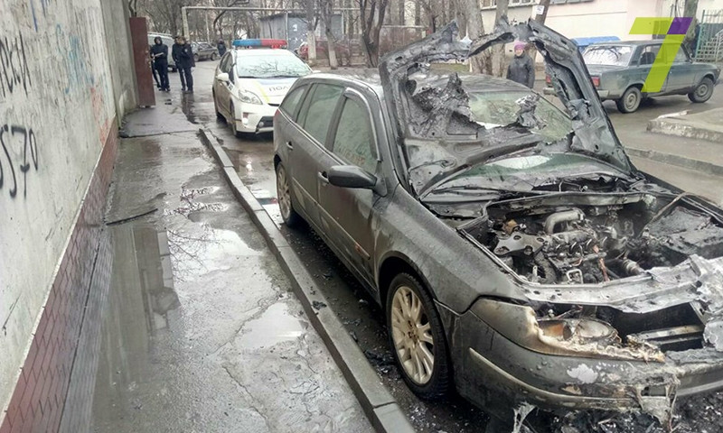 Сегодня в Одессе горел Renault (ФОТО)
