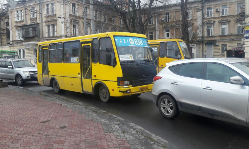 В Одесских маршрутках можно будет оплатить проезд бесконтактным способом