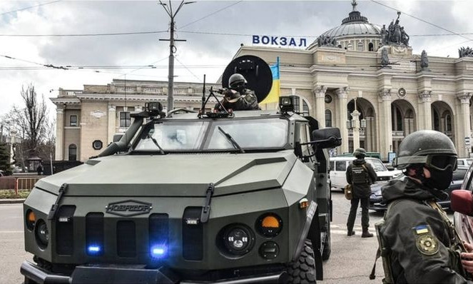 Не только Россия готовится: появились видео с военной техникой в Одессе