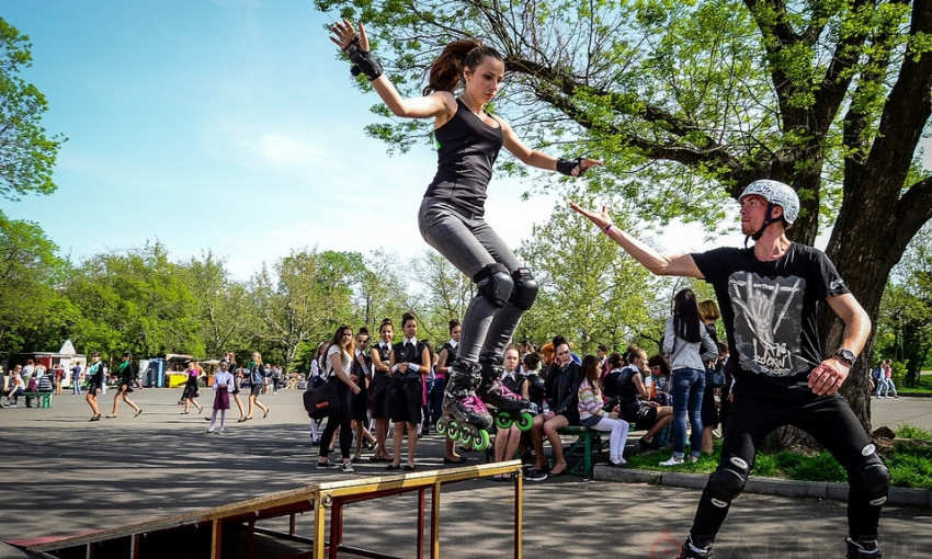 В парке Шевченко роллеры радовали одесситов фигурными танцами на роликах