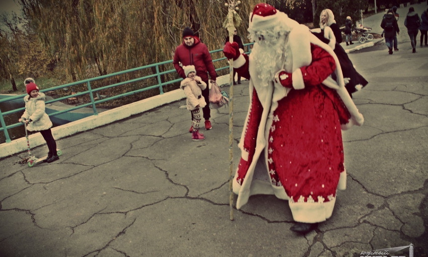 Дед Мороз гуляет по Одессе