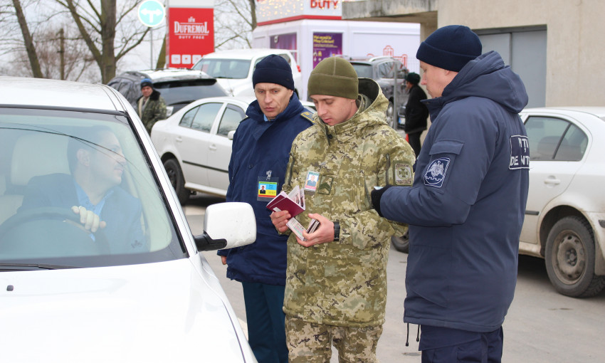 В Одесской области задержан мужчина с поддельным штампом посольства Украины в Литве (ФОТО)