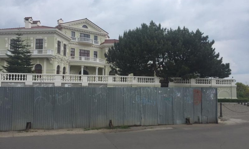 В Одессе особняк отхватил себе кусок улицы под застройку