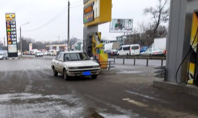 На одной из одесских заправок предвзято относятся к клиентам на недорогих авто