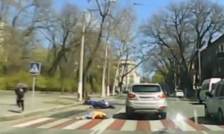 Появилось видео, как мотоцикл сбил детей (фото и видео 18+)