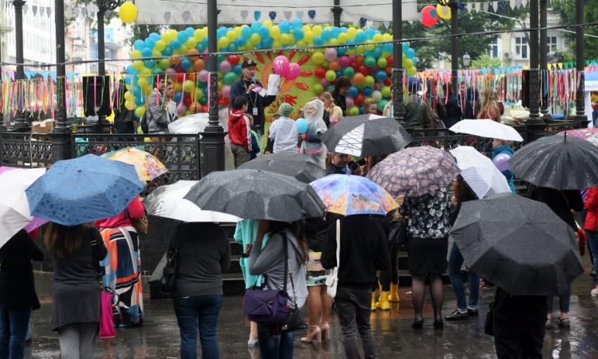 Праздник детей в дождливой Одессе