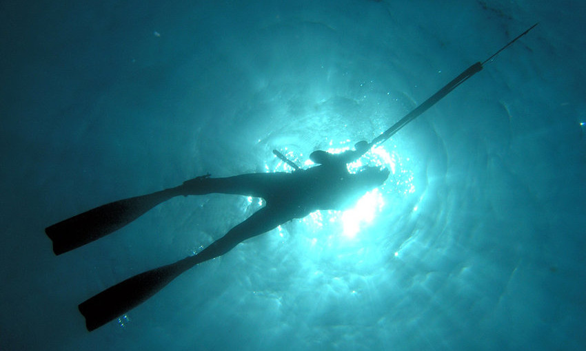 В Черноморске ныряльщик пропал во время подводной охоты – спасатели ищут человека 