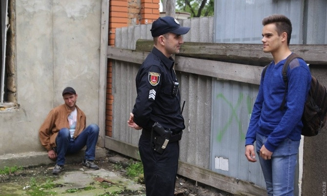 В Одессе студент отбил девушку от двух вооруженных воров 