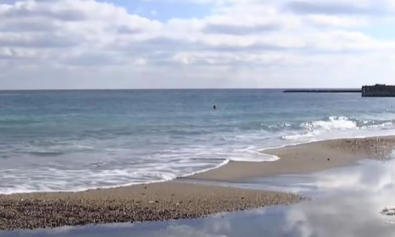 Море наступает: непогода в Одессе разрушила несколько пляжей (видео)