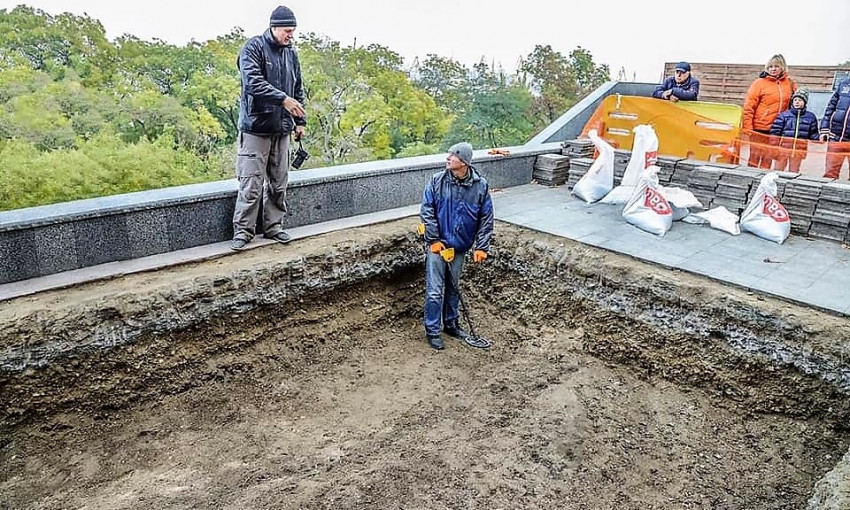 Археологи закончили раскопки на Приморском бульваре 