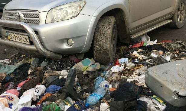 Кошмары нашего города: автопарковка на свалке мусора