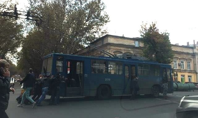 Курьёзы нашего города: пассажиры помогали поехать троллейбусу