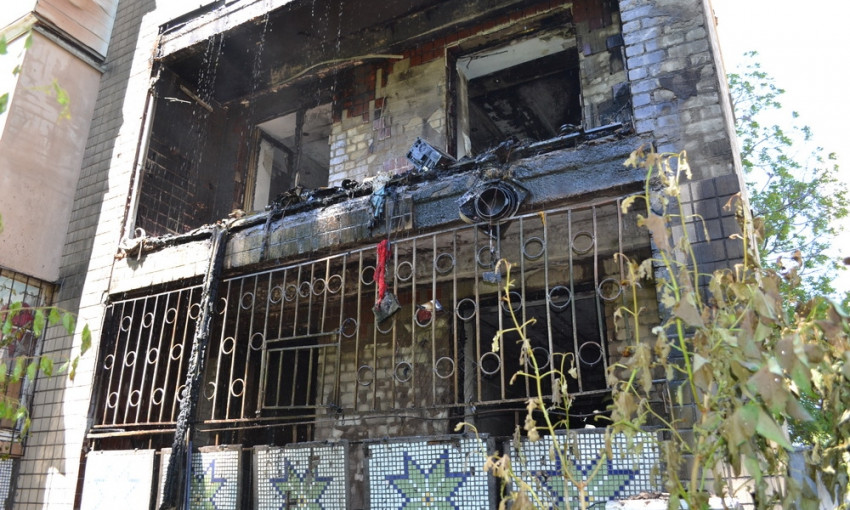 Пожар в многоэтажке: спасатели вынесли из огня трёх человек