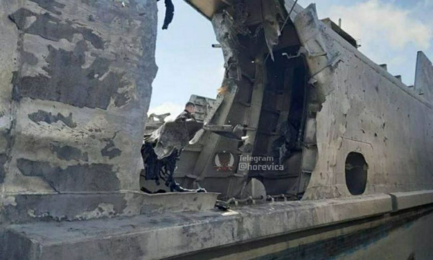 Появились снимки повреждений рашистского катера, затопленного возле острова Змеиный